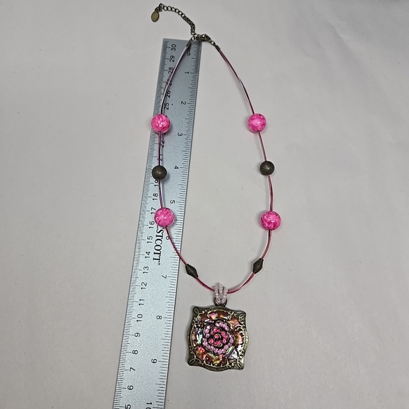 Pretty In Pink Womens Necklace Rhinestones On A Antique Look Metal & Beads Adj - Picture 10 of 10